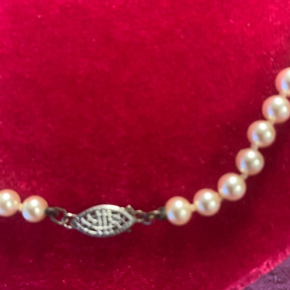 Pearl Necklace - Picture 2 of 4